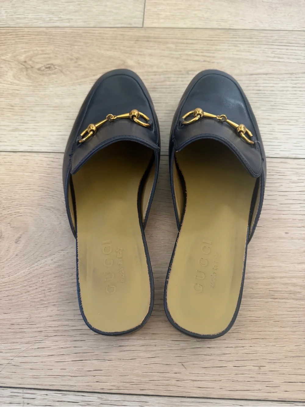 Gucci smooth black